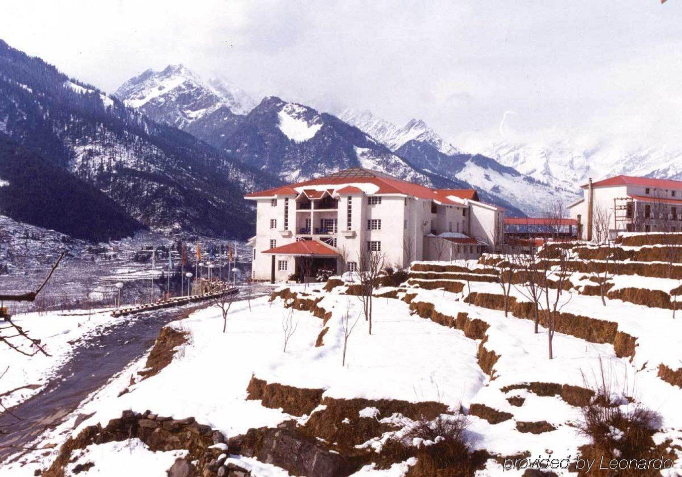 Club Mahindra Snow Peaks Manali Hotel Exterior photo